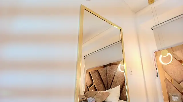 Snapshot of zarah_andrew__ chatting on 09.28.25 zarah andrew   online show from 09.28.25