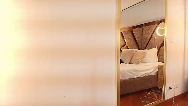 Snapshot of zarah_andrew__ chatting on 09.30.25 zarah andrew   online show from 09.30.25