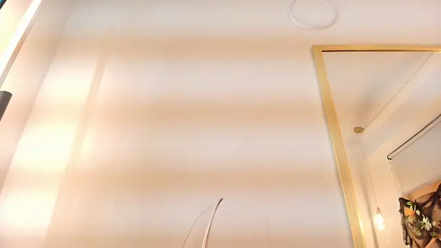 Snapshot of zarah_andrew__ chatting on 10.14.25 zarah andrew   online show from 10.14.25