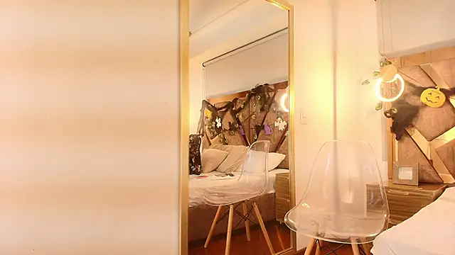 Snapshot of zarah_andrew__ chatting on 10.24.25 zarah andrew   online show from 10.24.25