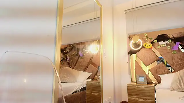 Snapshot of zarah_andrew__ chatting on 10.27.25 zarah andrew   online show from 10.27.25