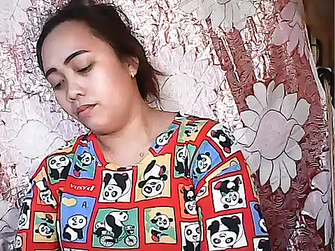 Snapshot of Pinay_Chubby20 chatting on 10.12.25 Pinay Chubby20 online show from 10.12.25