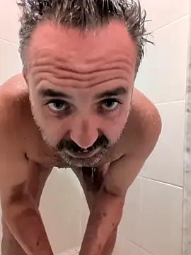 Snapshot of cloudymatt chatting on 09.09.25 cloudymatt online show from 09.09.25