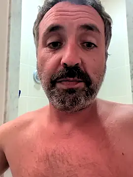 Snapshot of cloudymatt chatting on 10.11.25 cloudymatt online show from 10.11.25