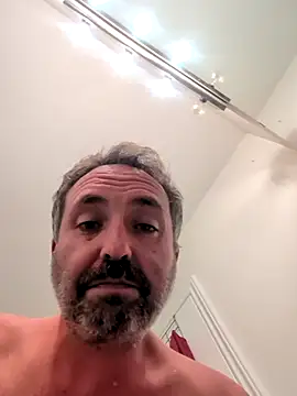 Snapshot of cloudymatt chatting on 10.12.25 cloudymatt online show from 10.12.25