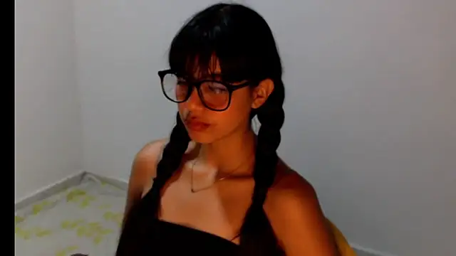 Snapshot of meganmiauu chatting on 06.14.26 meganmiauu online show from 06.14.26