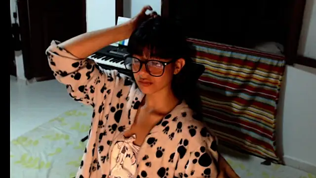 Snapshot of meganmiauu chatting on 06.26.26 meganmiauu online show from 06.26.26