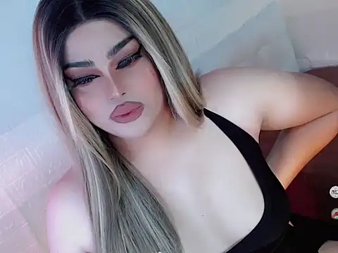 Snapshot of queensavrinax chatting on 11.04.25 queensavrinax online show from 11.04.25