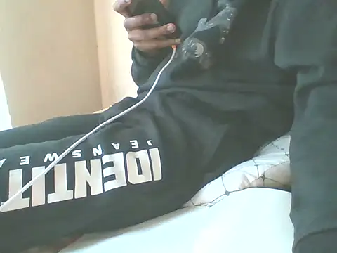 Snapshot of bhutimjongeni chatting on 02.15.26 bhutimjongeni online show from 02.15.26