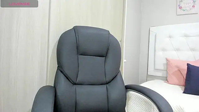 andrea  hills online show from 10.04.25