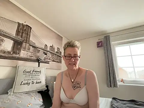 Curvy-Jinx online show from 04.15.26