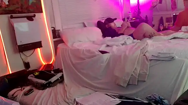 Luv2SuckBWC92 online show from 11.12.25