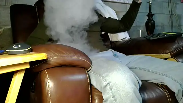 Luv2SuckBWC92 online show from 12.21.25