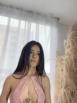 Sofi Leal online show from 11.13.25