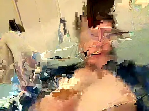 Snapshot of Hungboxer69 chatting on 10.05.25 Hungboxer69 online show from 10.05.25