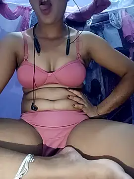 Snapshot of LOVE-R chatting on 10.08.25 LOVE-R online show from 10.08.25