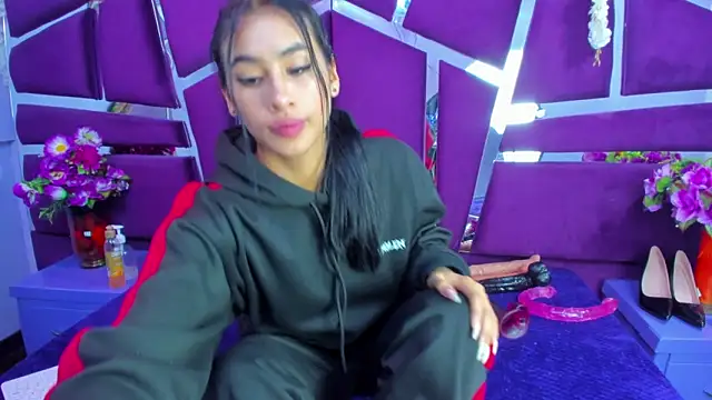 Miaa Davis  online show from 02.25.26