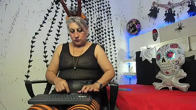 Snapshot of JaddeWalker chatting on 10.31.25 JaddeWalker online show from 10.31.25