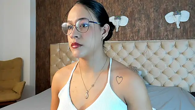 LaurenMitchell1 online show from 10.23.25