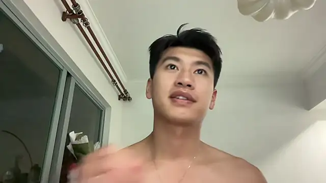 Snapshot of heywilliam chatting on 11.08.25 heywilliam online show from 11.08.25