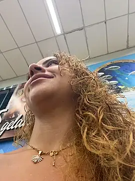 Chloe Leaozinho online show from 02.15.26