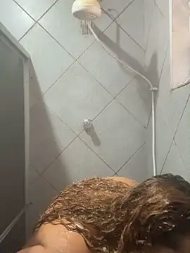 Chloe Leaozinho online show from 03.28.26