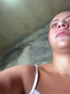 Chloe Leaozinho online show from 04.11.26