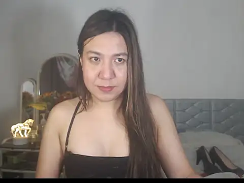 Snapshot of stellahugeX chatting on 12.20.25 stellahugeX online show from 12.20.25