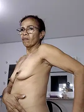 Snapshot of Merybeks chatting on 02.21.26 Merybeks online show from 02.21.26