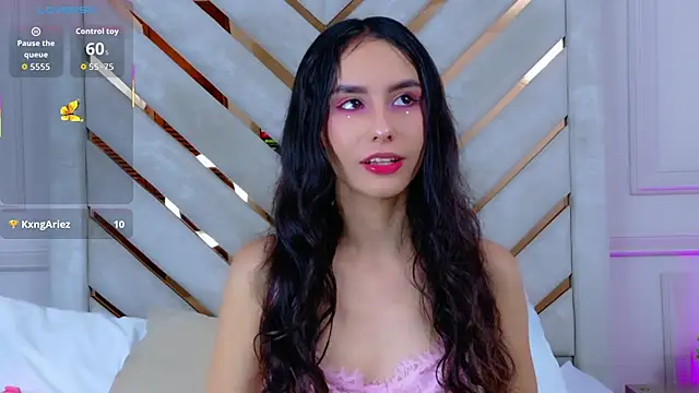 Sarah-Grace online show from 11.11.25