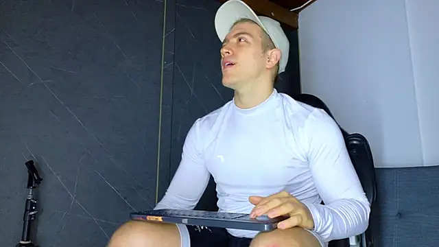 Snapshot of ALANNFERRER chatting on 02.18.26 ALANNFERRER online show from 02.18.26