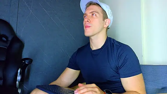 Snapshot of ALANNFERRER chatting on 03.17.26 ALANNFERRER online show from 03.17.26