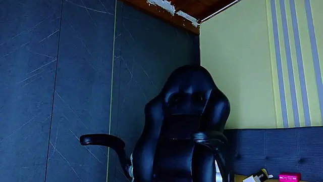 Snapshot of ALANNFERRER chatting on 04.12.26 ALANNFERRER online show from 04.12.26