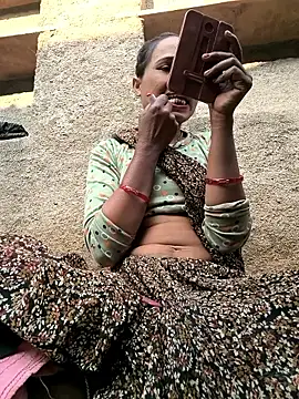 Hot raaani online show from 12.15.25