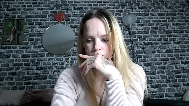 Snapshot of SexyMilf_37 chatting on 05.08.26 SexyMilf 37 online show from 05.08.26