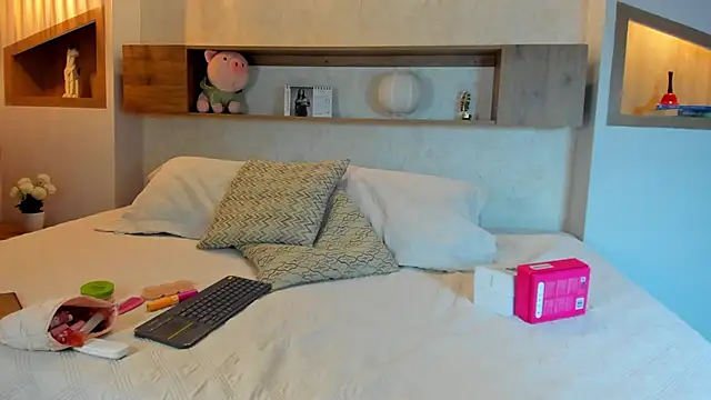 Emilly Beaumont online show from 02.22.26