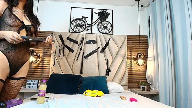 Cinthiabaker online show from 11.26.25