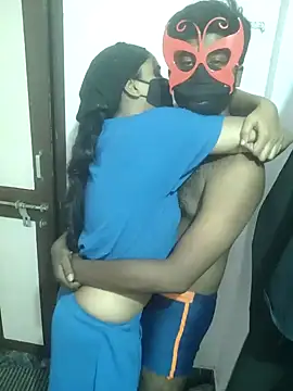 00USER online show from 10.13.25