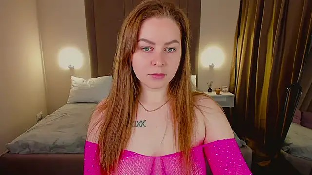 Snapshot of MikaBloom chatting on 09.13.25 MikaBloom online show from 09.13.25