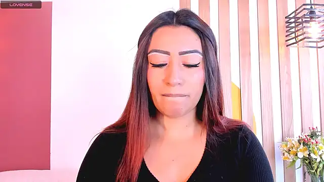 Snapshot of SashaGreyy_ chatting on 10.18.25 SashaGreyy online show from 10.18.25