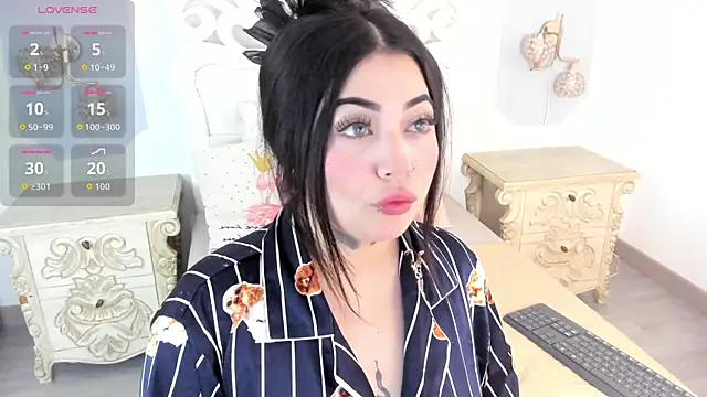 MeganStar   online show from 11.05.25