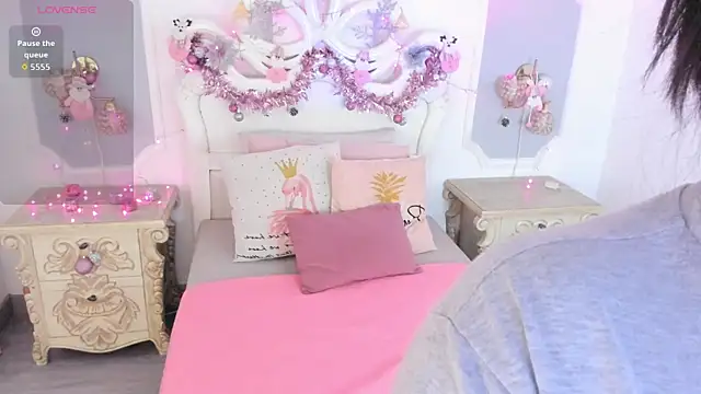 MeganStar   online show from 11.22.25