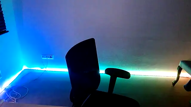 Snapshot of Mrs-Aurora chatting on 12.22.25 Mrs-Aurora online show from 12.22.25