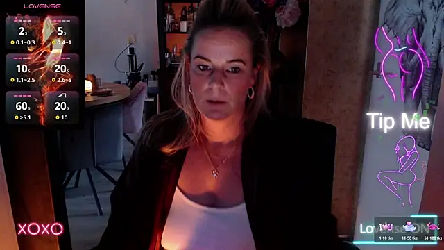 Snapshot of Mrs-Aurora chatting on 01.12.26 Mrs-Aurora online show from 01.12.26