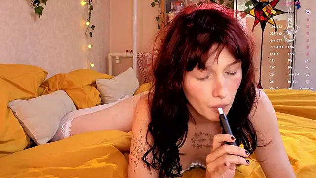 Snapshot of LeelooYolo chatting on 06.19.26 LeelooYolo online show from 06.19.26