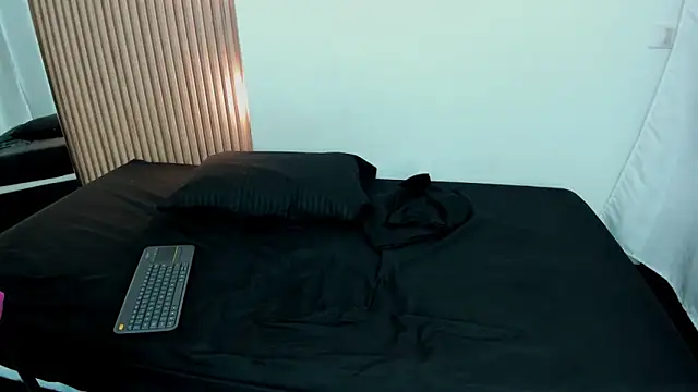 Snapshot of Karla_hilton1 chatting on 10.21.25 Karla hilton1 online show from 10.21.25