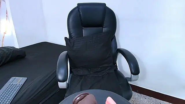 Snapshot of Karla_hilton1 chatting on 12.13.25 Karla hilton1 online show from 12.13.25