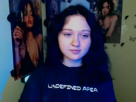 Snapshot of LadyAlice_ chatting on 11.04.25 LadyAlice online show from 11.04.25