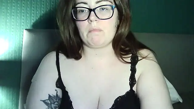 Curvy-BellaX online show from 10.10.25