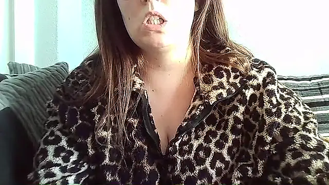 Curvy-BellaX online show from 10.22.25